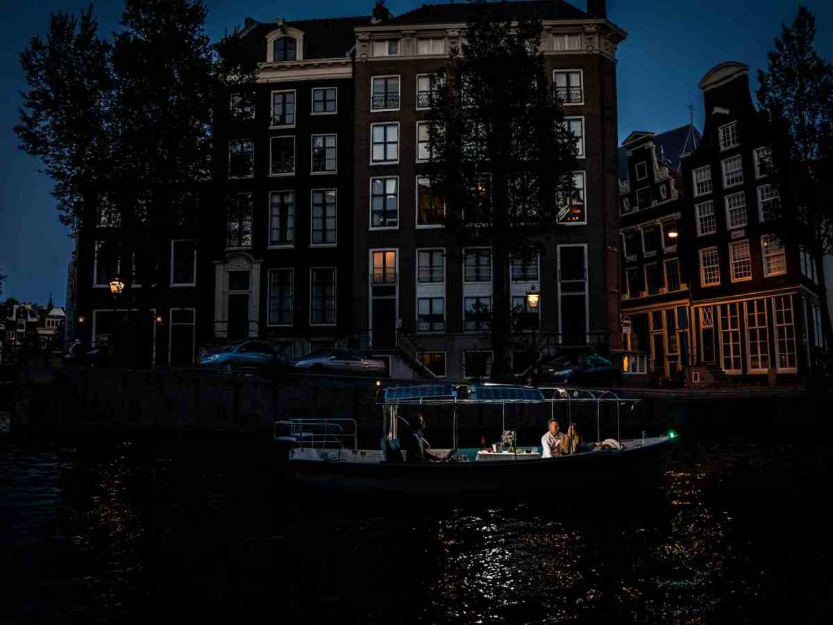 Romantic night cruise in Amsterdam